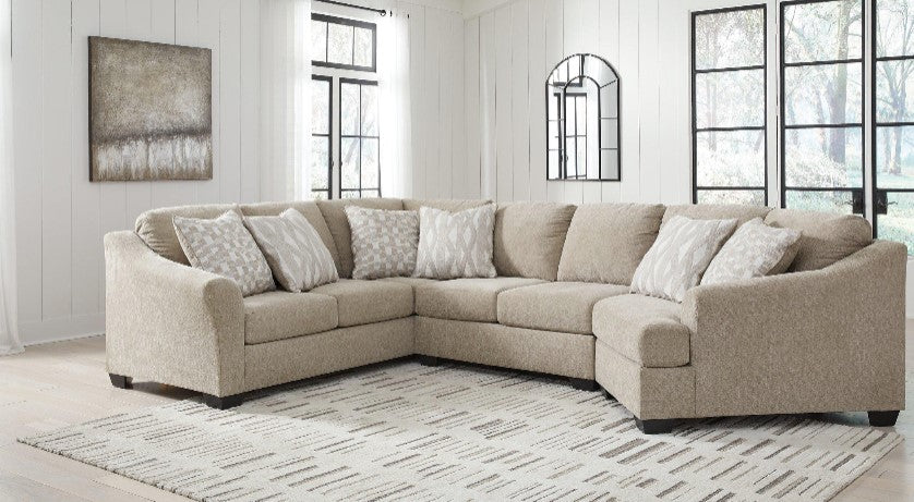 Brogan Bay 3-Piece Sectional with Cuddler